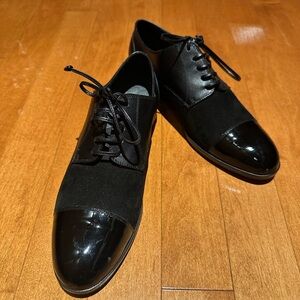 BRAND NEW NEVER WORN chic classic black brogues with leather, suede and patent!